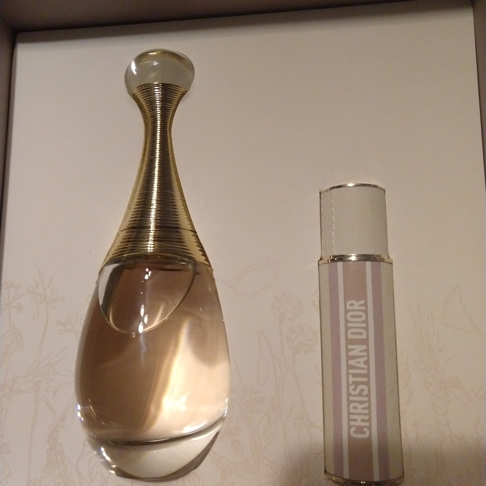 Dior Women  Gift Set - Gold and Cream Jadore 3.4 Oz Full Size - Picture 2 of 3